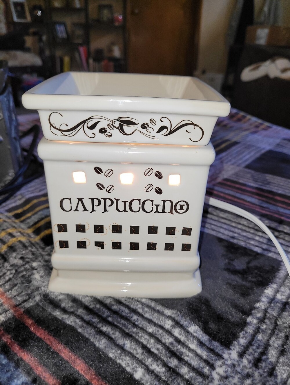 Scentsy Brand White Cappucino Warmer. Super Cute, Wake Up And Smell The Coffee. - Picture 11 of 11